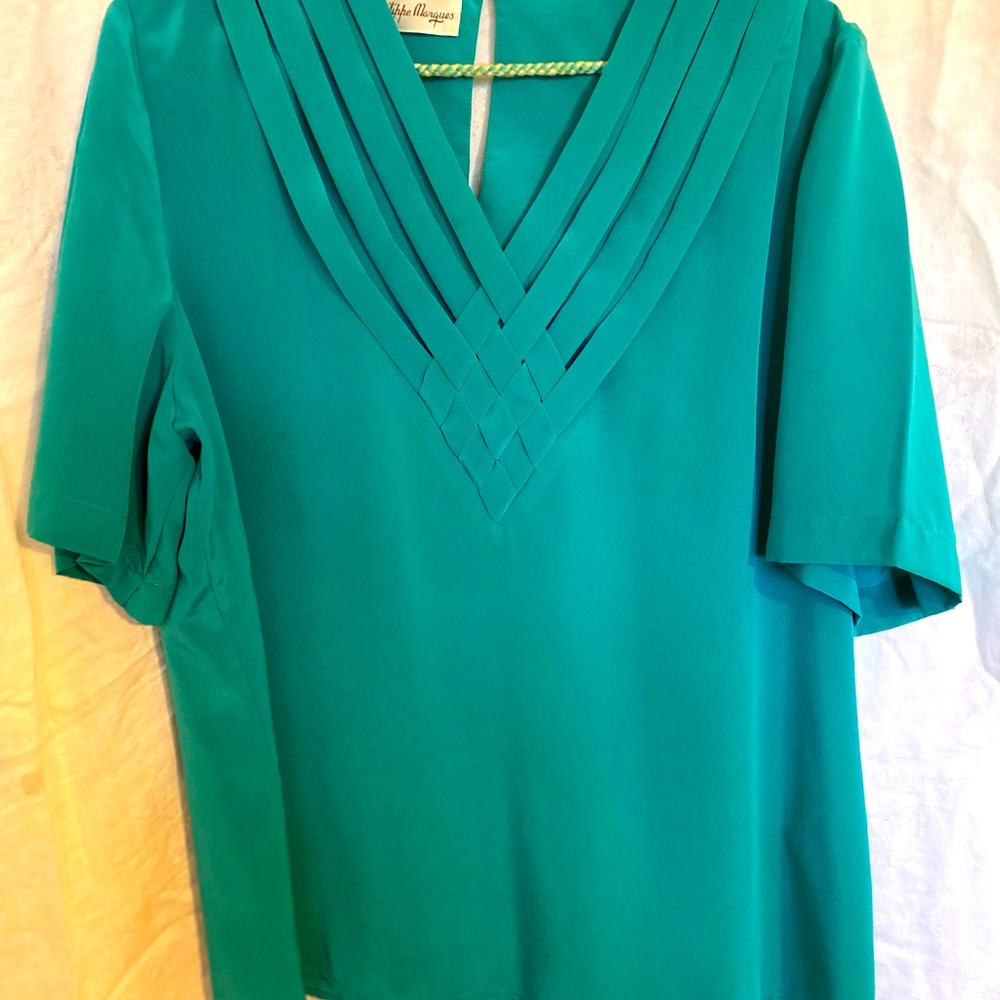 Soft and Silky teal shirt sleeve very chic women’s top size XL